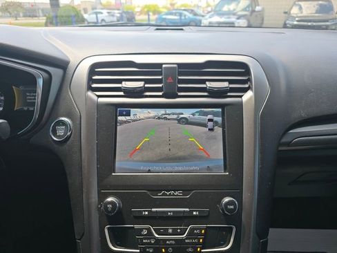 Used 2020 Ford Fusion SE FWD image 17