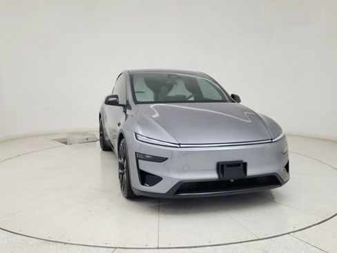 Used 2026 Tesla Model Y Performance AWD/4WD image 2