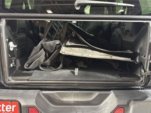 Used 2018 Jeep Wrangler Unlimited Sport S image 6