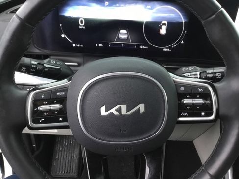 Used 2024 Kia Carnival SX Prestige image 11