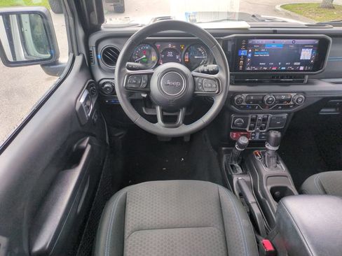 Used 2024 Jeep Wrangler Unlimited Rubicon 4xe AWD/4WD image 17