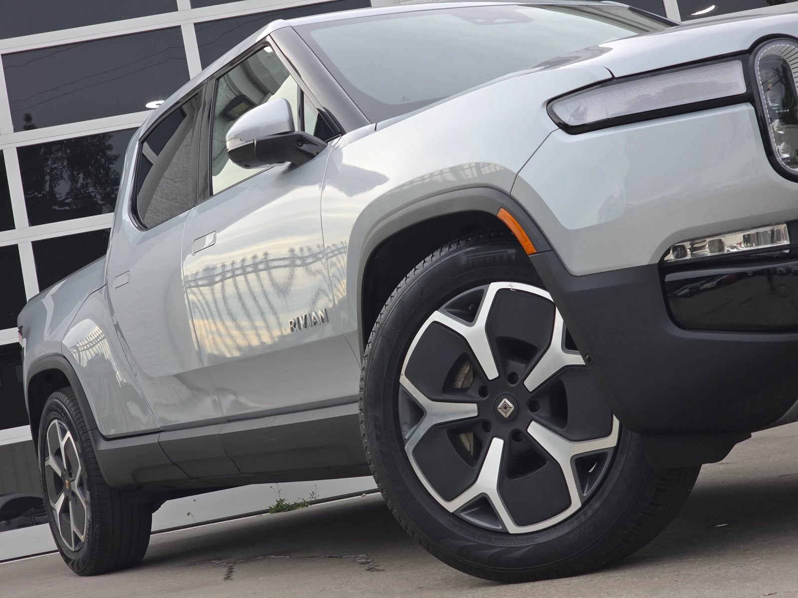 Used 2024 Rivian R1T Adventure Dual AWD/4WD image 12