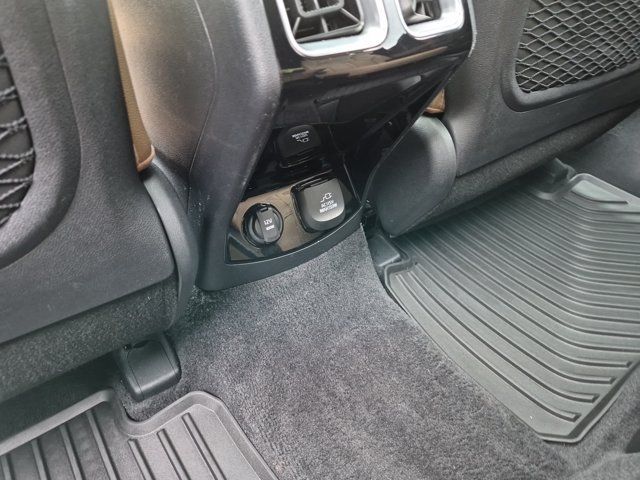 Certified 2025 Kia Sorento SX Prestige w/ Olive Brown Leather Package AWD/4WD image 32