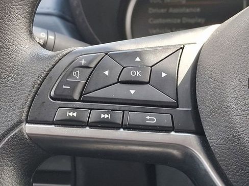 Used 2025 Nissan Versa SV image 21