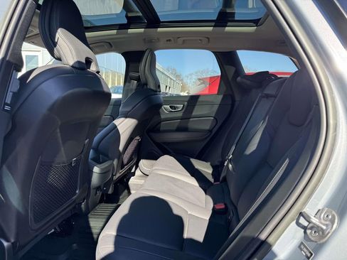 Certified 2023 Volvo XC60 B5 Plus image 9