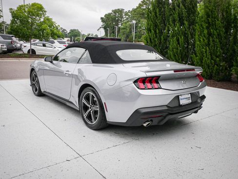 Used 2025 Ford Mustang Premium RWD image 8
