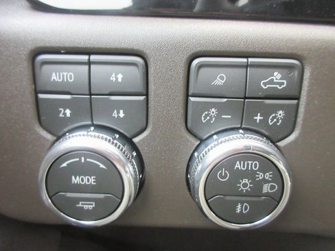 New 2026 GMC Sierra 1500 SLT w/ SLT Premium Plus Package AWD/4WD image 18