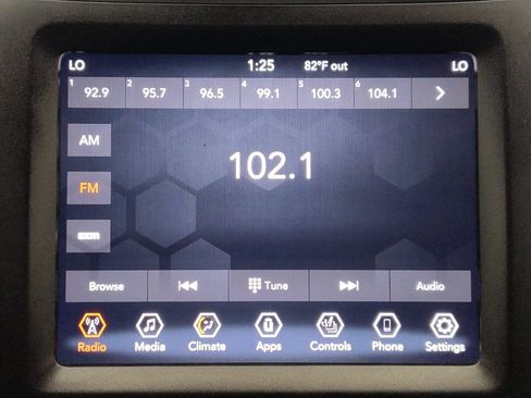 Used 2019 Jeep Cherokee Trailhawk w/ Cold Weather Group AWD/4WD image 25