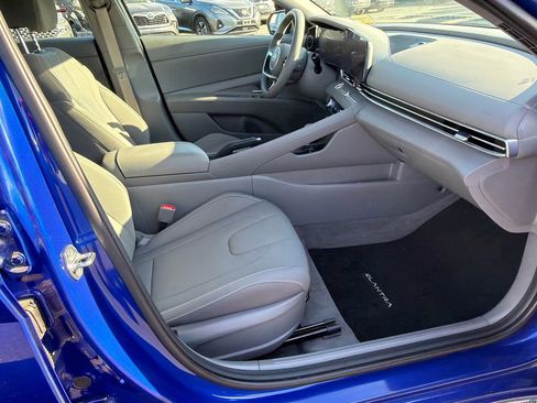 Used 2024 Hyundai Elantra SEL FWD image 13