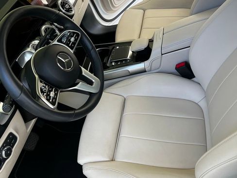 Used 2023 Mercedes-Benz GLB 250 image 1