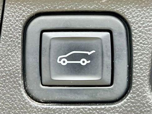 Used 2023 GMC Acadia SLT image 38