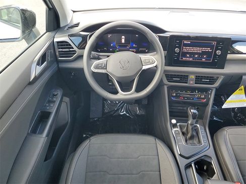 New 2026 Volkswagen Taos SE image 15