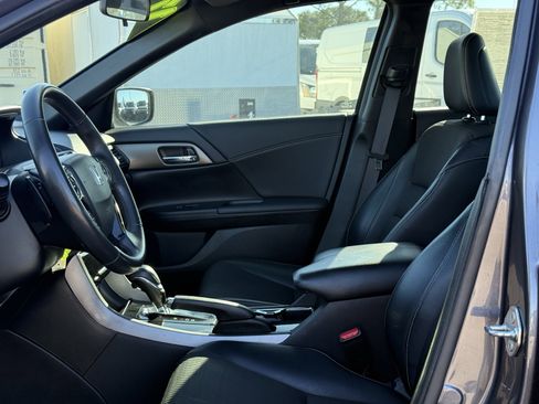 Used 2017 Honda Accord Sport image 18