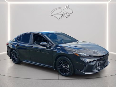 Used 2025 Toyota Camry SE FWD image 6