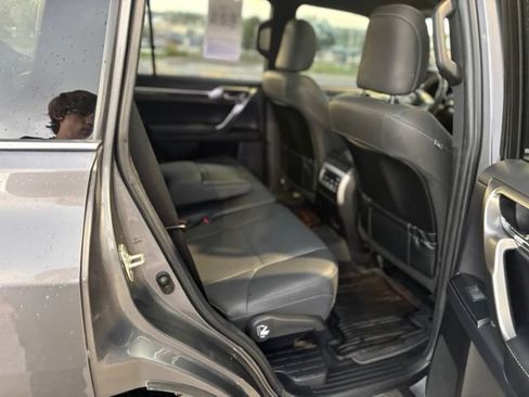 Used 2022 Lexus GX 460 Premium w/ Premium Package AWD/4WD image 32
