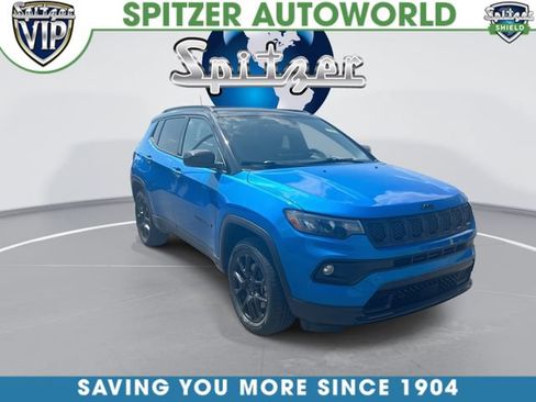 Used 2023 Jeep Compass Latitude w/ Sun and Sound Group AWD/4WD image 2