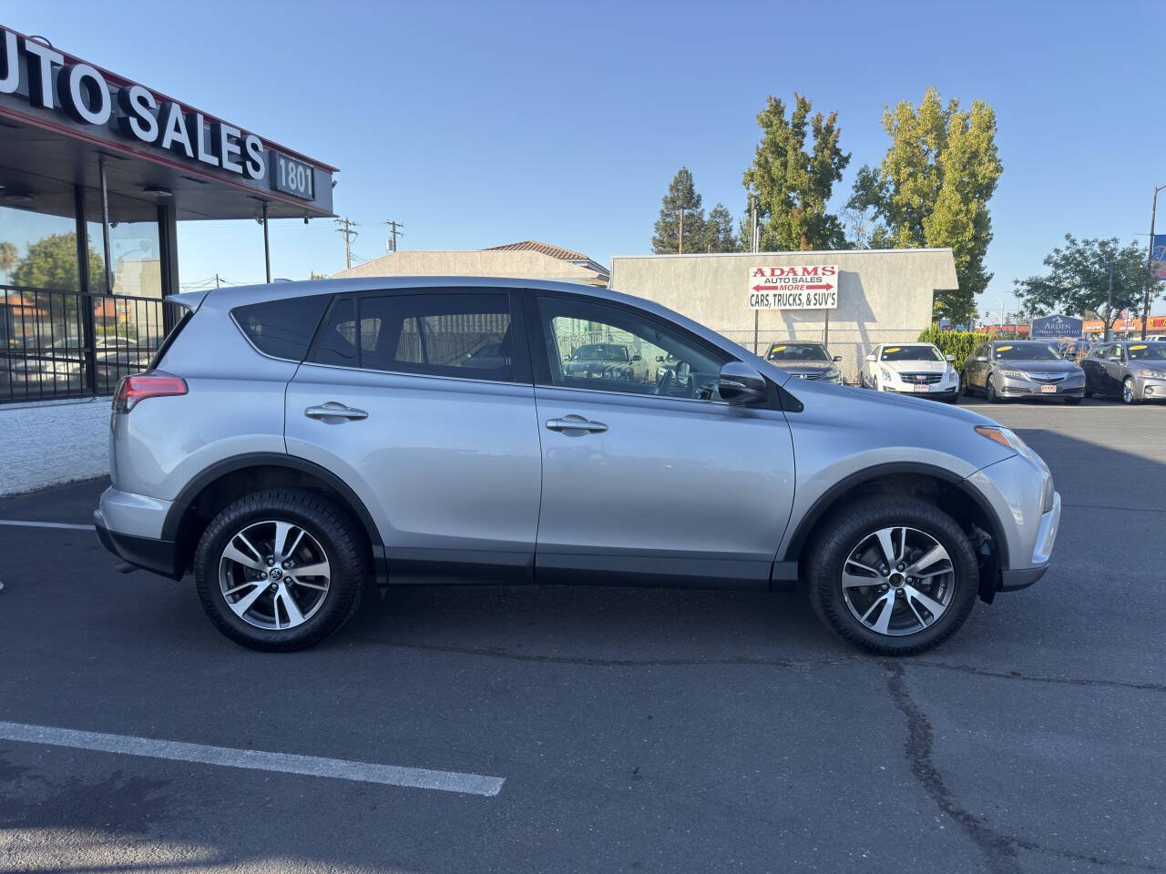 Used 2018 Toyota RAV4 XLE w/ All Weather Liner Package FWD image 2