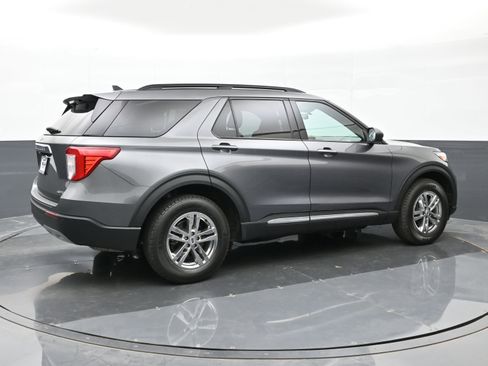 Used 2023 Ford Explorer XLT w/ Equipment Group 202A AWD/4WD image 4