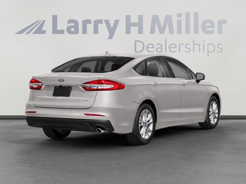 Used 2020 Ford Fusion SE w/ Equipment Group 151A image 2