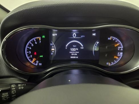 Used 2019 Jeep Grand Cherokee Altitude RWD image 16