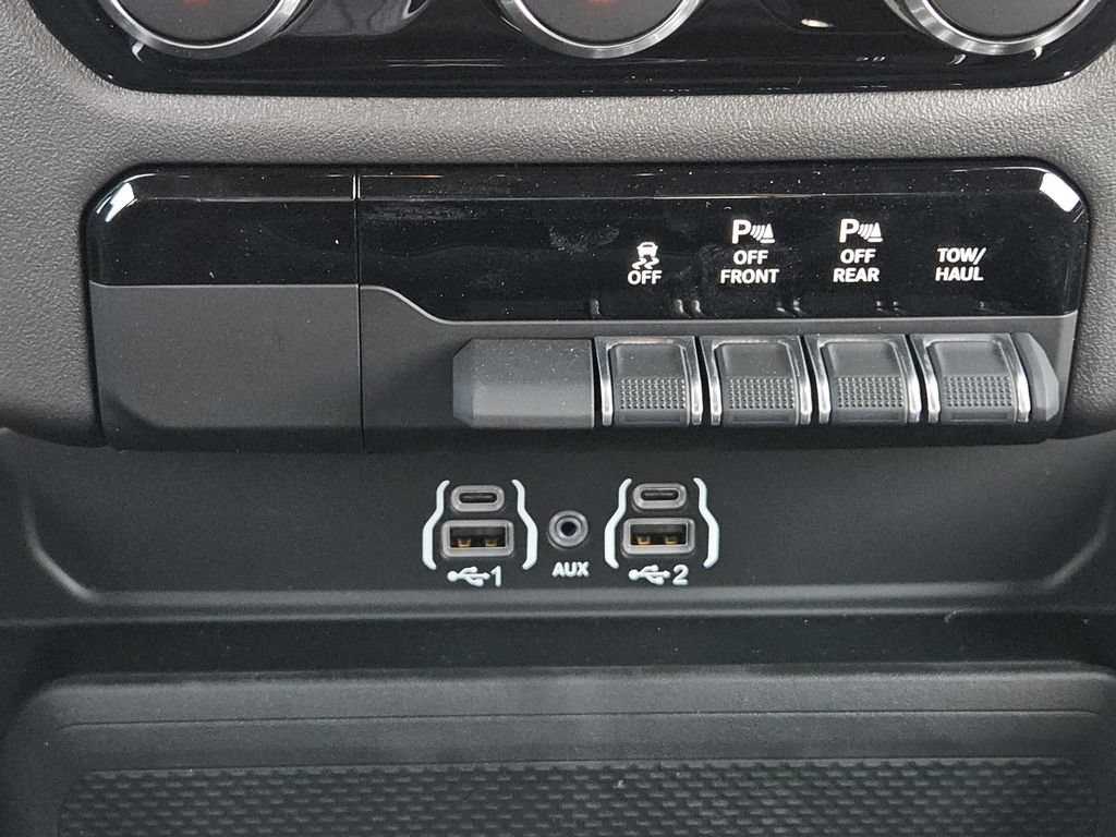 New 2026 RAM 1500 Express AWD/4WD image 12