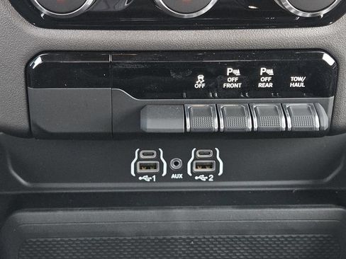 New 2026 RAM 1500 Express AWD/4WD image 12