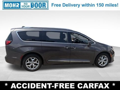 Used 2017 Chrysler Pacifica Touring-L Plus w/ Advanced Safetytec Group FWD image 7