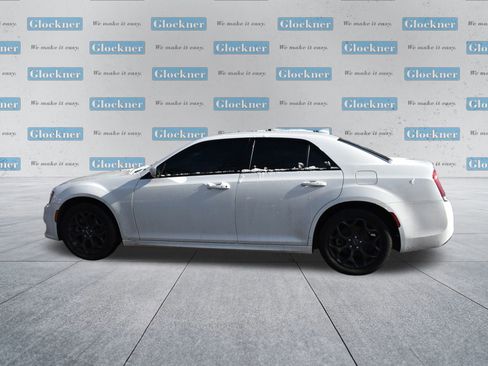 Used 2022 Chrysler 300 Touring L image 9