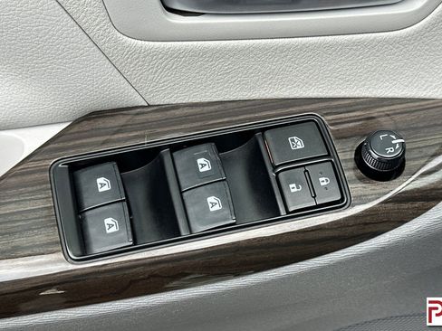 Used 2018 Toyota Sienna XLE Premium image 13