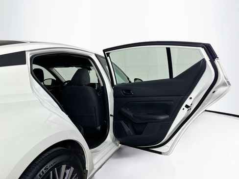 Used 2025 Nissan Altima 2.5 SV FWD image 28