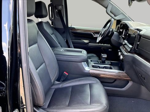 Used 2022 GMC Sierra 1500 Elevation w/ Elevation Premium Package AWD/4WD image 9