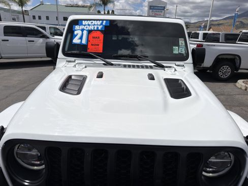 Used 2021 Jeep Gladiator Sport image 59