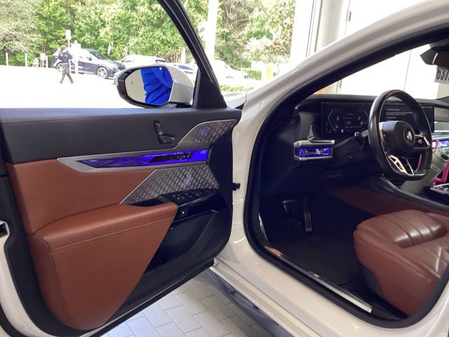 Used 2024 BMW 760i xDrive w/ Executive Package AWD/4WD image 11