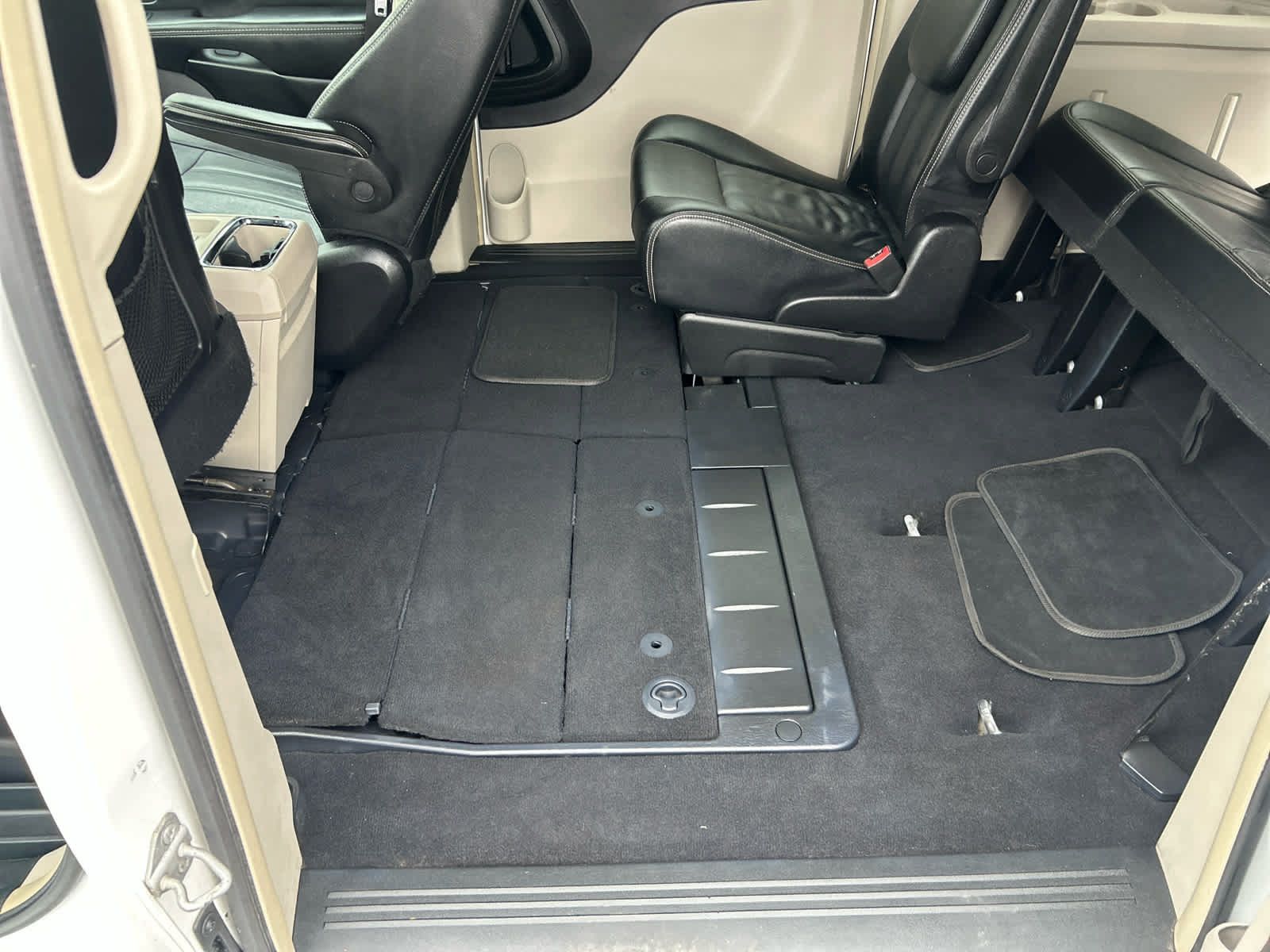 Used 2015 Chrysler Town & Country Touring w/ Driver Convenience Group FWD image 24