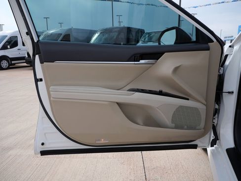 Used 2019 Toyota Camry XLE w/ Driver Assist Package image 15