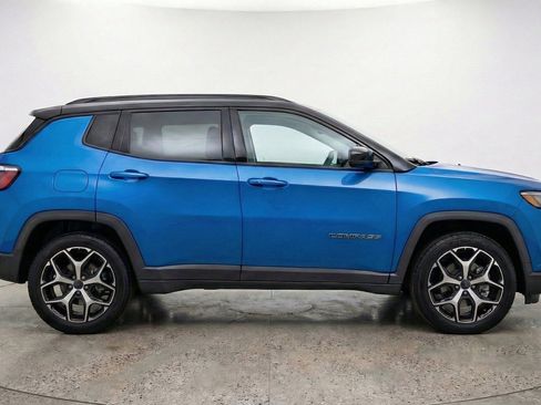 Used 2025 Jeep Compass Limited AWD/4WD image 11