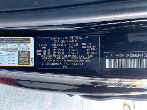 Used 2024 Kia Carnival EX FWD image 35