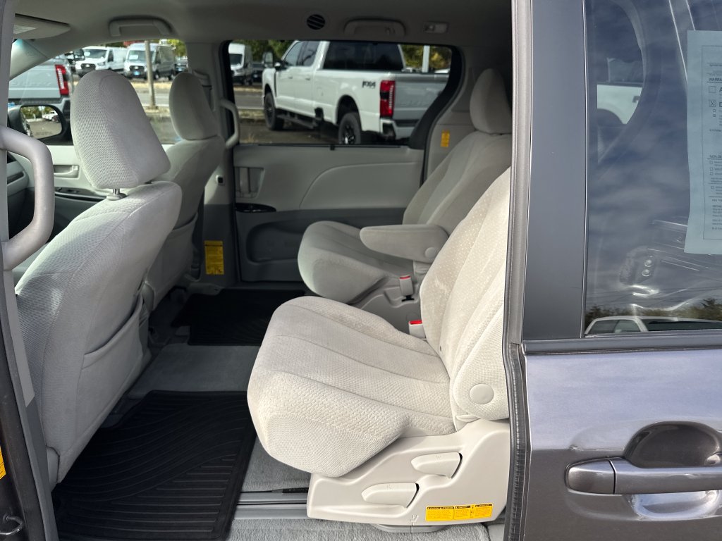 Used 2014 Toyota Sienna LE AWD/4WD image 15