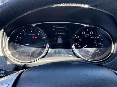 Used 2014 Nissan Rogue SV w/ SV Premium Package FWD image 24