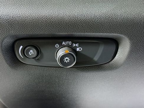 Used 2023 Chevrolet Traverse Premier image 10