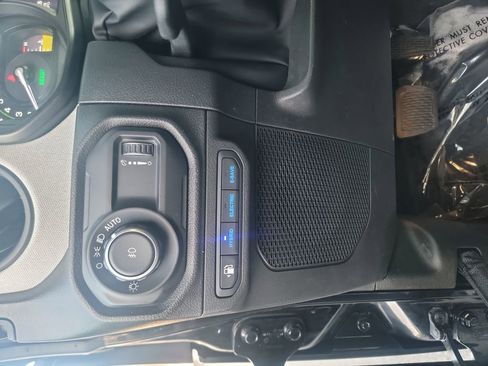 Used 2024 Jeep Wrangler Unlimited image 19