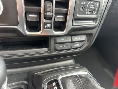 New 2025 Jeep Gladiator Sport image 4