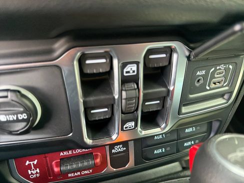 Used 2026 Jeep Gladiator Sport AWD/4WD image 16