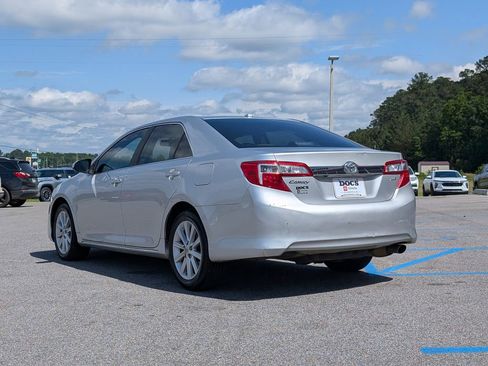 Used 2013 Toyota Camry XLE w/ Convenience Pkg FWD image 3