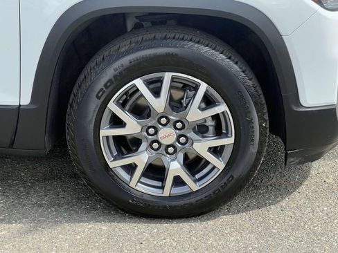 Certified 2023 GMC Acadia SLT w/ Preferred Package AWD/4WD image 9