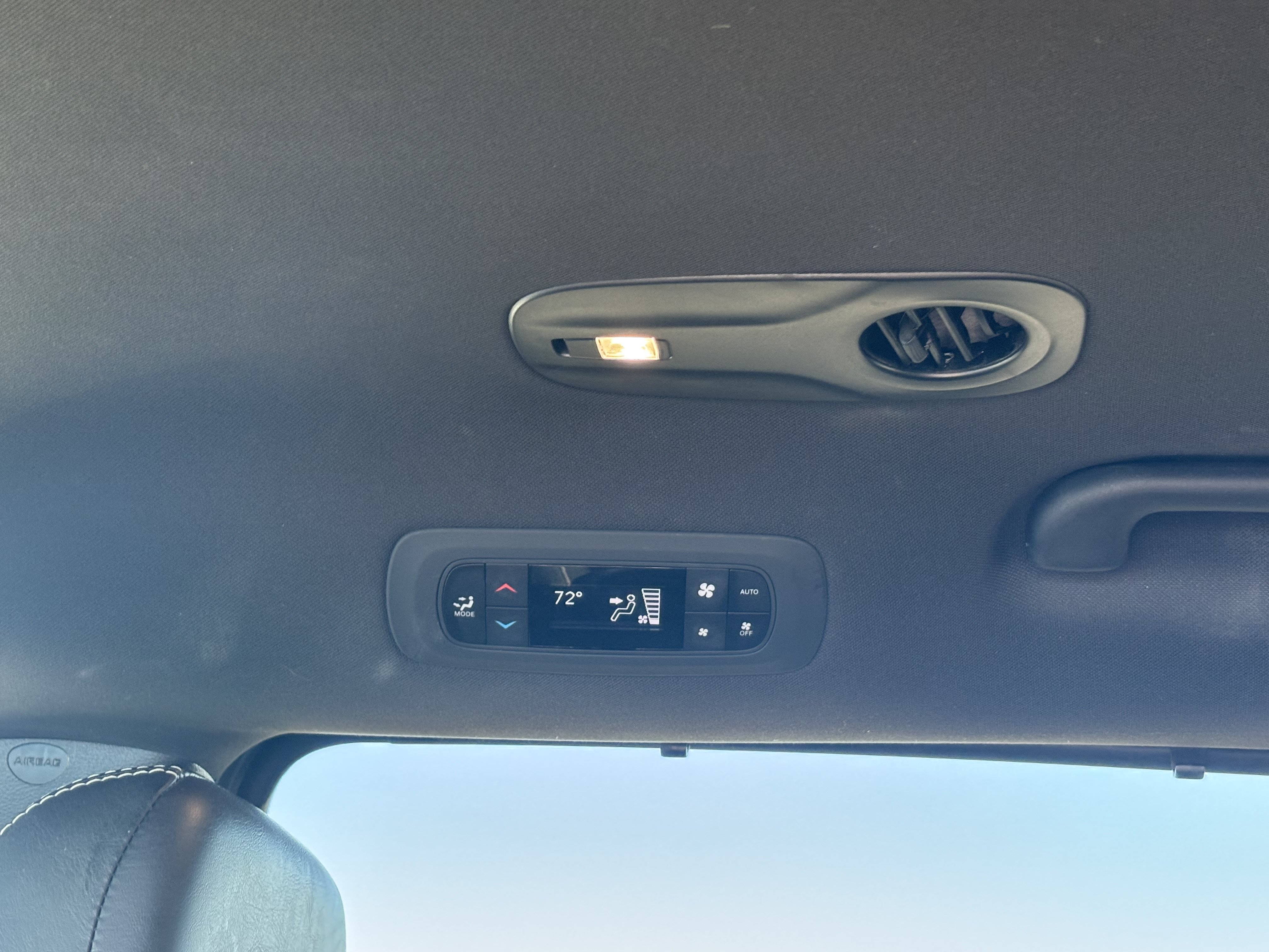 Used 2025 Chrysler Pacifica Select FWD image 25