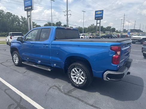 Used 2023 Chevrolet Silverado 1500 LT w/ Z71 Off-Road Package AWD/4WD image 2