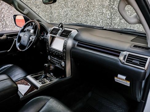 Used 2015 Lexus GX 460 Luxury AWD/4WD image 17
