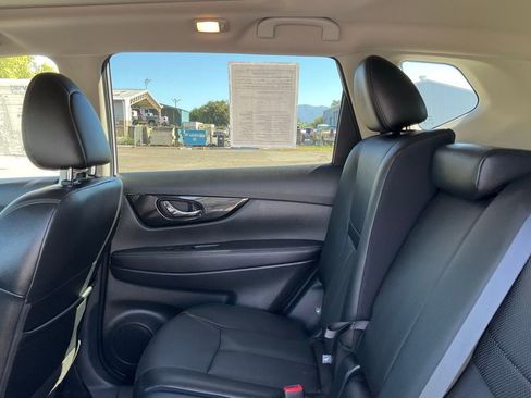 Used 2020 Nissan Rogue SL w/ Premium Package image 23