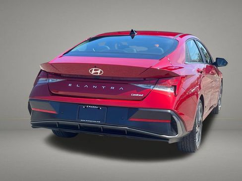 Used 2024 Hyundai Elantra Limited FWD image 5